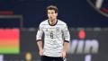 Überraschung!: Goretzka schenkte dem Hals-Treter sein Trikot