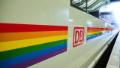 Weder „Herr“ noch „Frau“: Deutsche Bahn muss neutrale Anrede anbieten